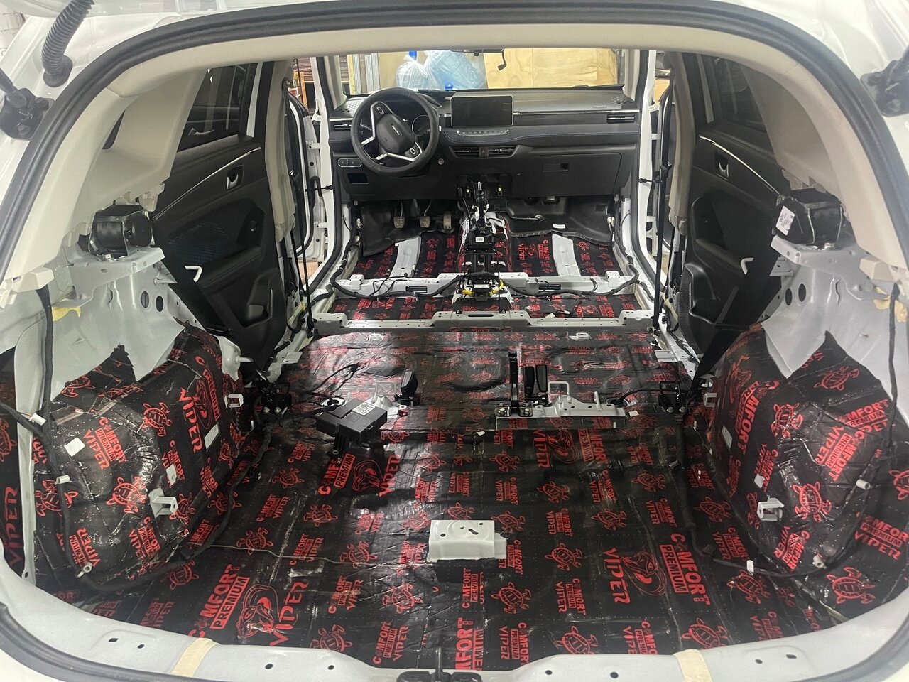 шумоизоляция, шумоизоляция авто, шумоизоляция пола infiniti qx80, шумоизоляция автомобиля, шумоизоляция инфинити фх35