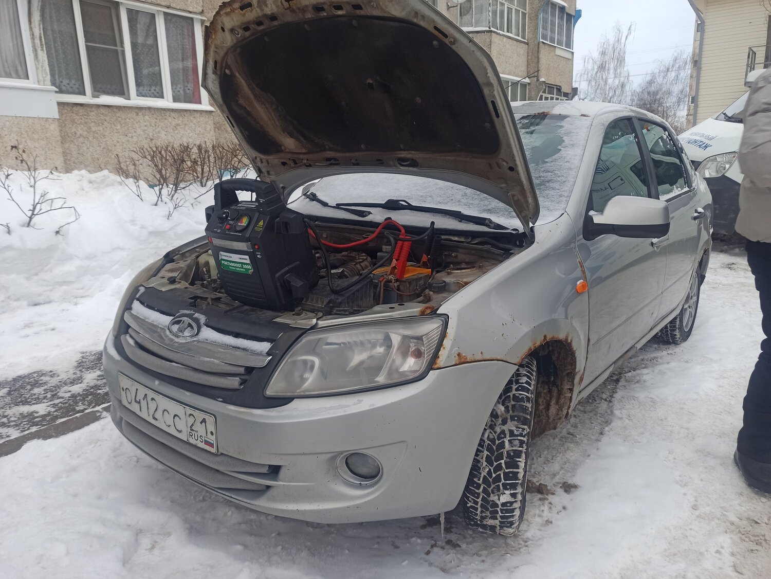 lada granta, гранта, lada гранта лифтбек, серебристая лада гранта, лада гранта лифтбек