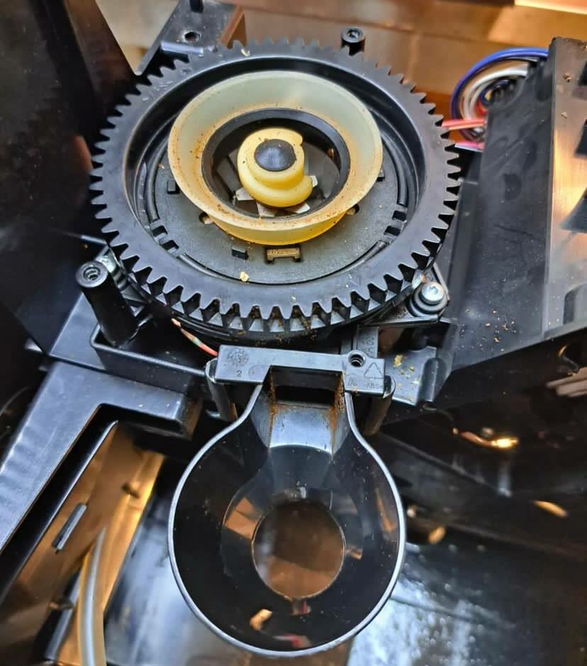 шестерня сервопривода волга сайбер, ремонт кофемашин, жернова для кофемашины melitta, метки редуктора кофемашины saeco, кофемашина джура горит unit calced