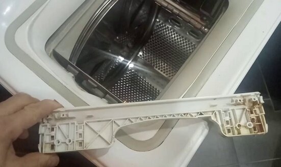 крышка стиральной машины indesit 106, стиральная машина индезит, вертикальная стиральная машина, стиральная машина хотпоинт arsl 85, стиральная машина индезит 461w