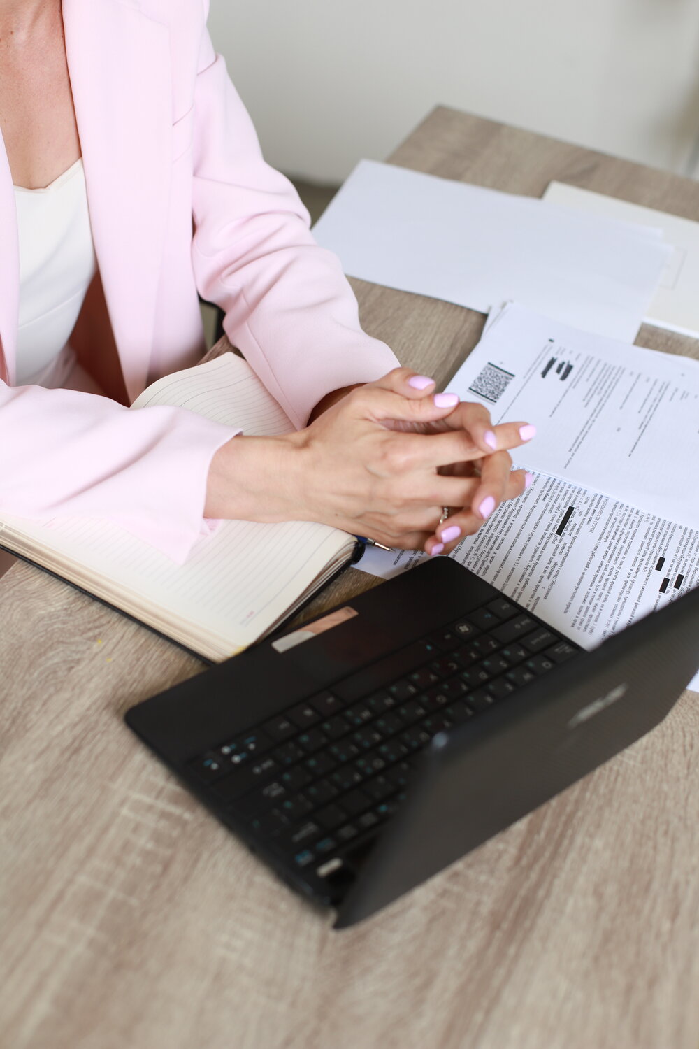 услуги бухгалтера, работа бухгалтера, бухгалтерия, бухгалтерские услуги, человек