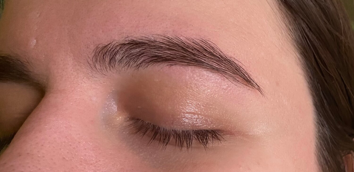 окрашивание бровей, на бровях, долговременная укладка бровей, микроблейдинг бровей, ламинирования бровей