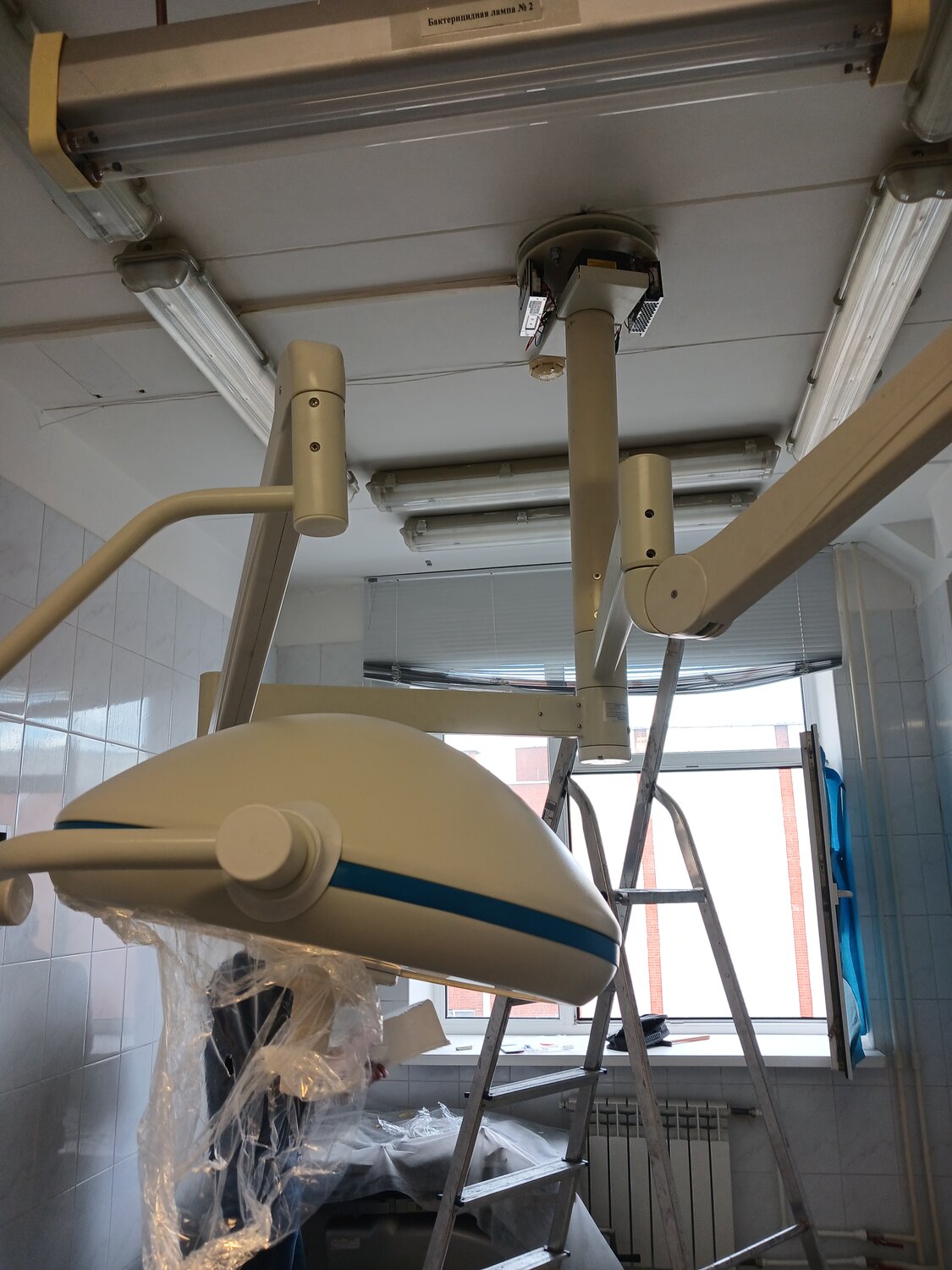 светильник медицинский бестеневой ydz, светильник медицинский бестеневой ydz 700, лампа операционная потолочная 700/500, операционная лампа, лампа бестеневая стоматологическая потолочная