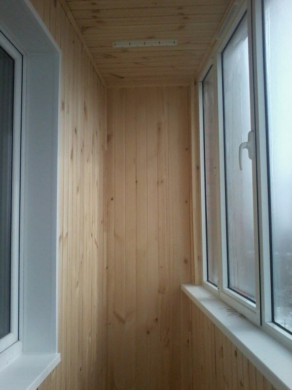 отделка балкона вагонкой, отделка лоджии вагонкой, лоджия отделка, балкон обшитый вагонкой, балкон отделанный вагонкой