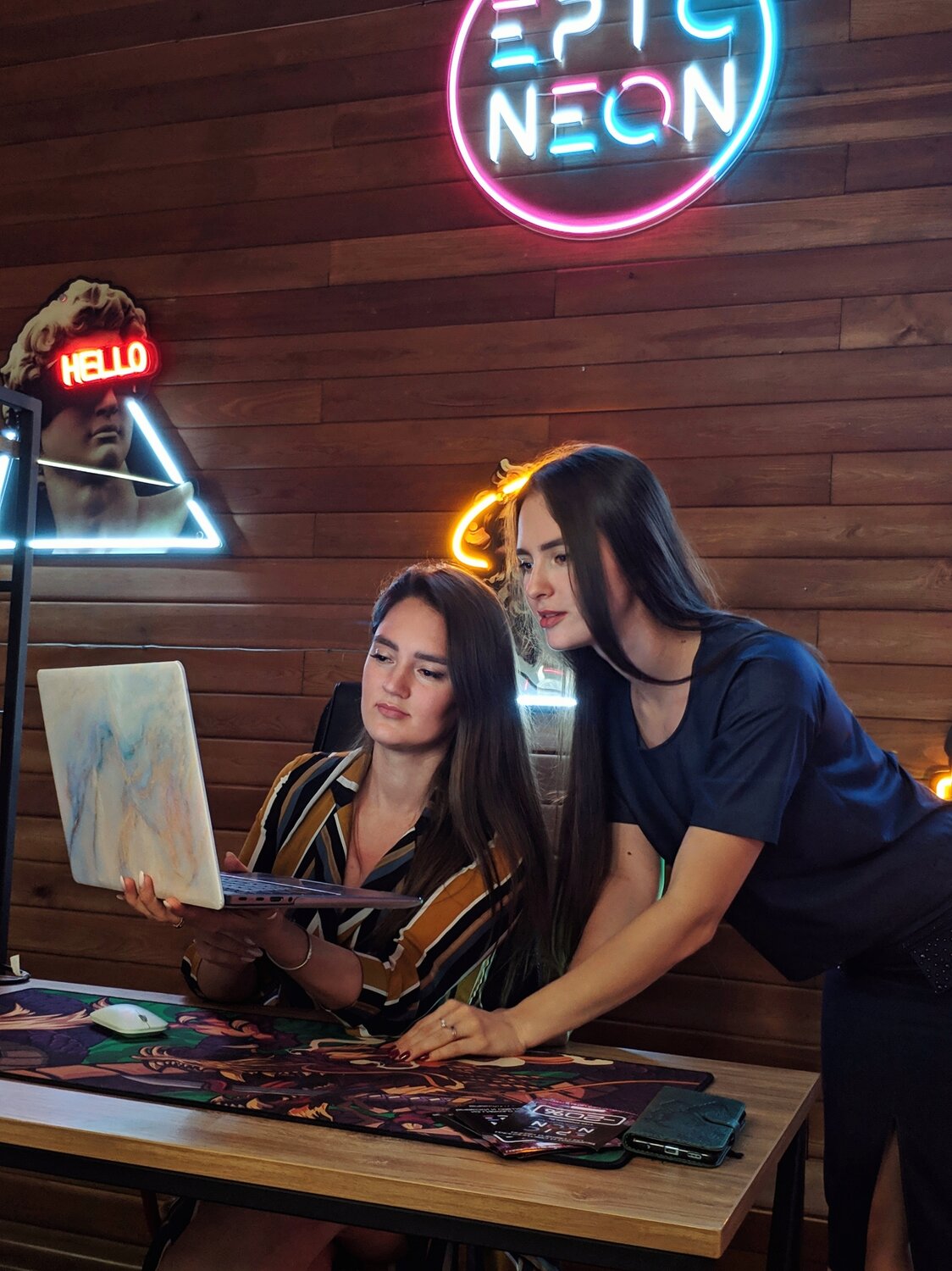 неоновая вывеска, девушка, неоновый клуб, неон мастер, neon art казань