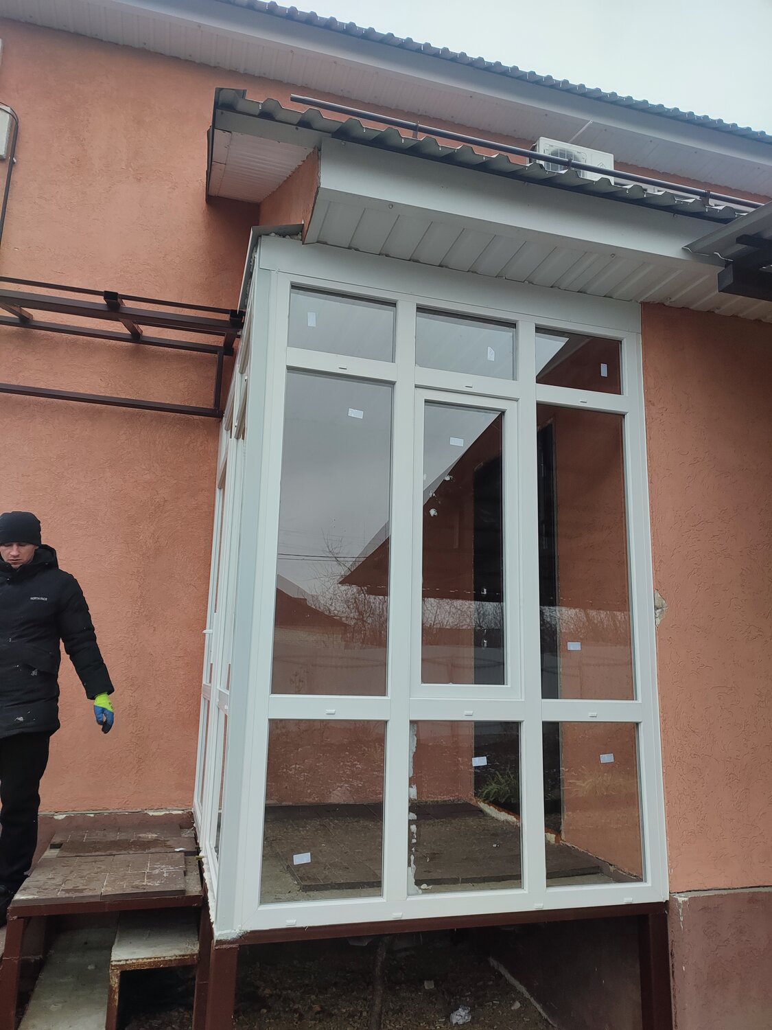 rehau остекление веранды, проведал с640 остекление веранды, остекление веранд, веранда из стеклопакетов пристроенная к дому, сиал остекление веранды
