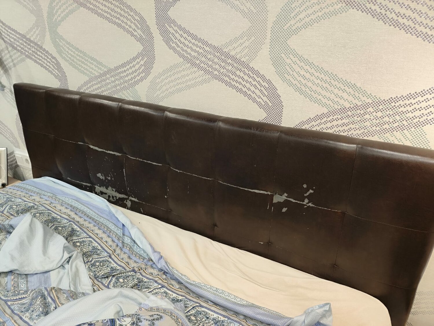 изголовье кровати, кровати, кровать из экокожи, двуспальная кровать, кровать с матрасом