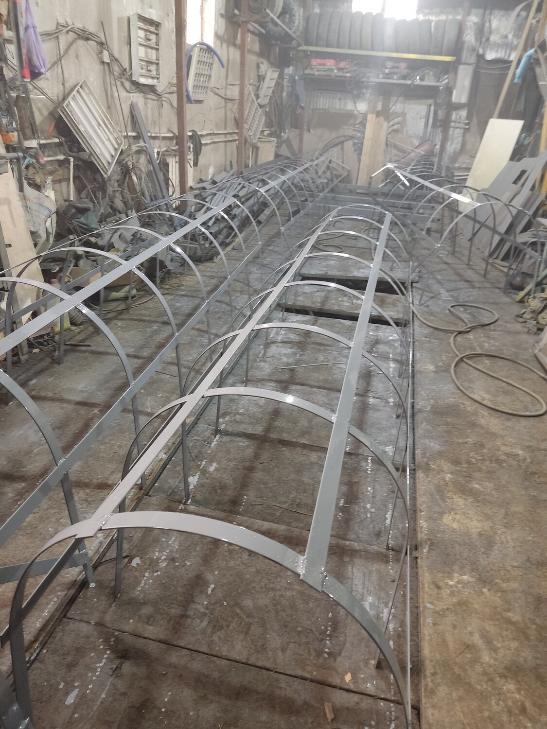 дуги из профильной трубы, каркас для теплицы, конструкции из гнутого профиля, дуги для теплицы, металлические каркасы