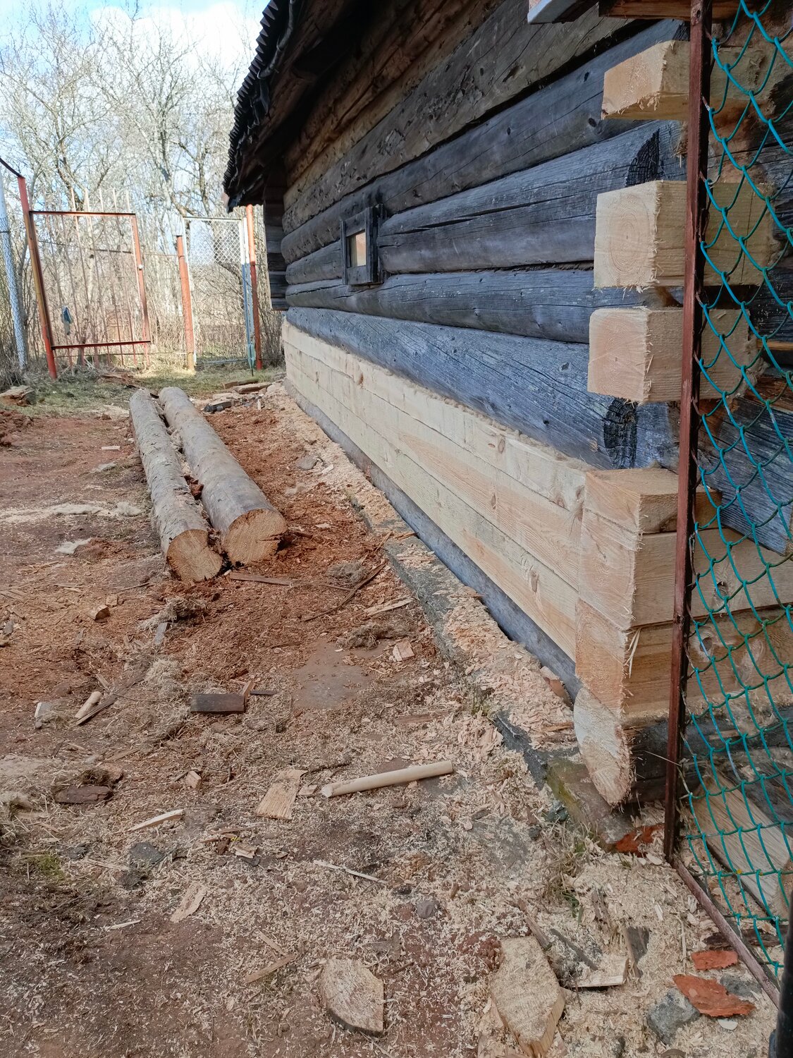 замена нижнего венца деревянного дома, нижний венец сруба бани, замена венцов деревянного дома, замена венцов в деревянном доме, нижние венцы деревянного дома