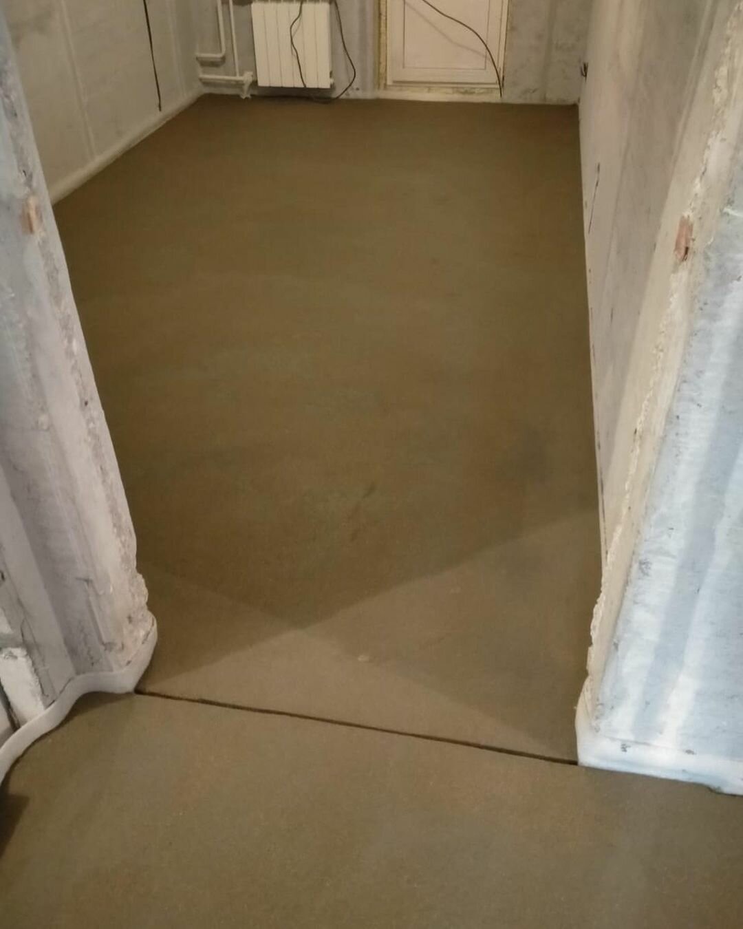 стяжка пола, мокрая стяжка пола, напольное покрытие, пол, наливной пол