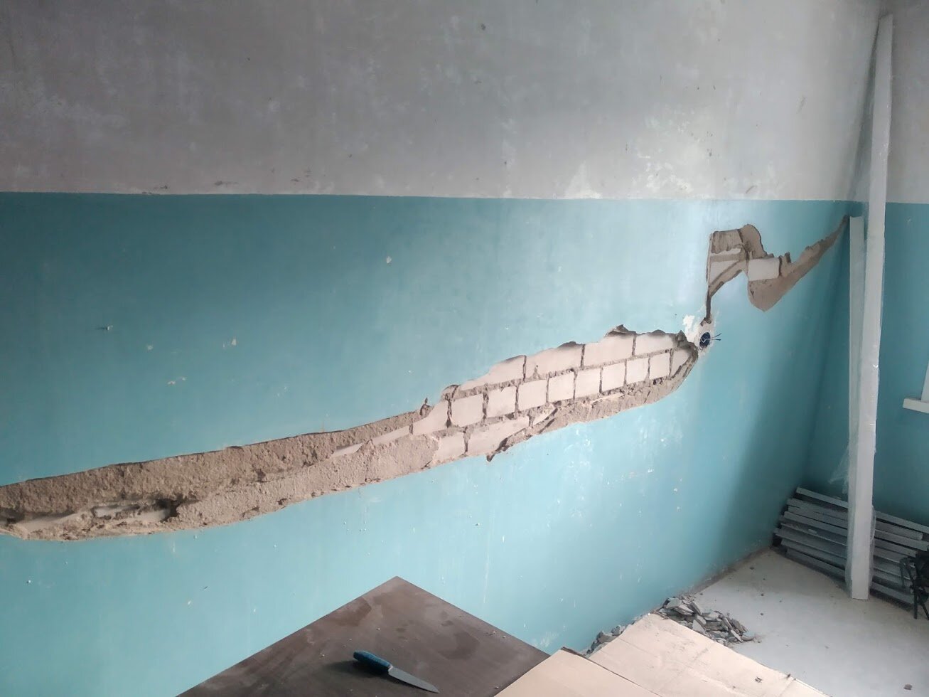 стен, разрушение стены, трещины на стенах в подъезде, трещины на стенах в многоквартирном доме, руставели 5 уфа аварийный дом