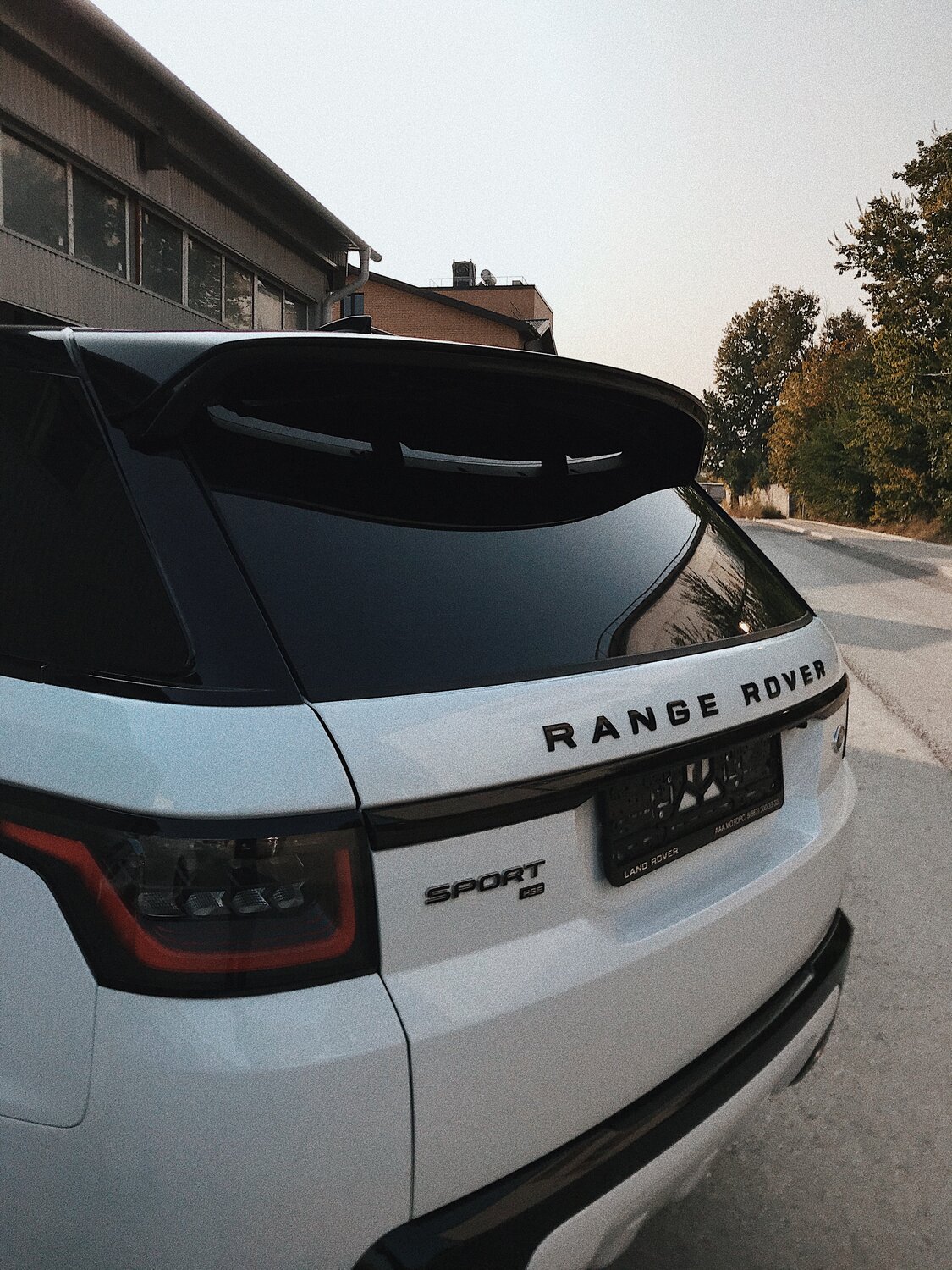 спойлер range rover evoque, спойлер на рендж ровер эвок, range rover evoque, range rover sport спойлер, автомобиль