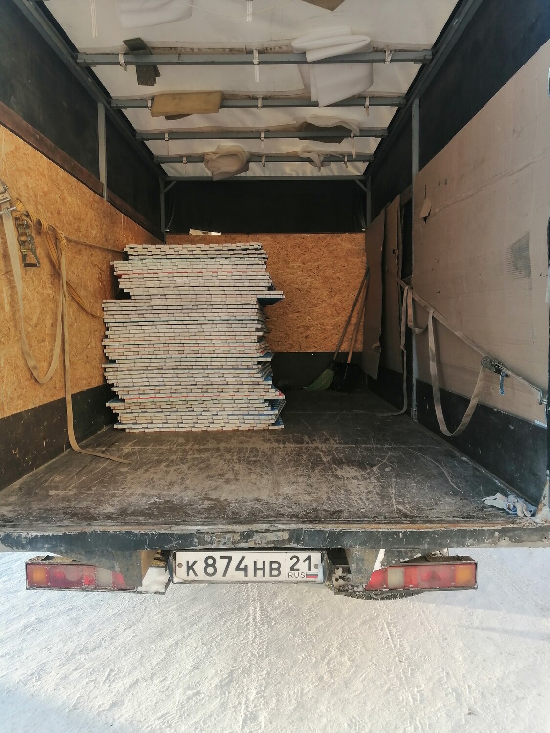 погрузка легкового автомобиля в газель, грузовая, грузоперевозки, грузовик, фургон