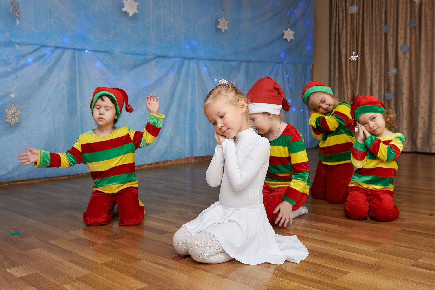 утренник, детский танец, в детском саду, танец петрушек средняя группа, скоморох в детском саду