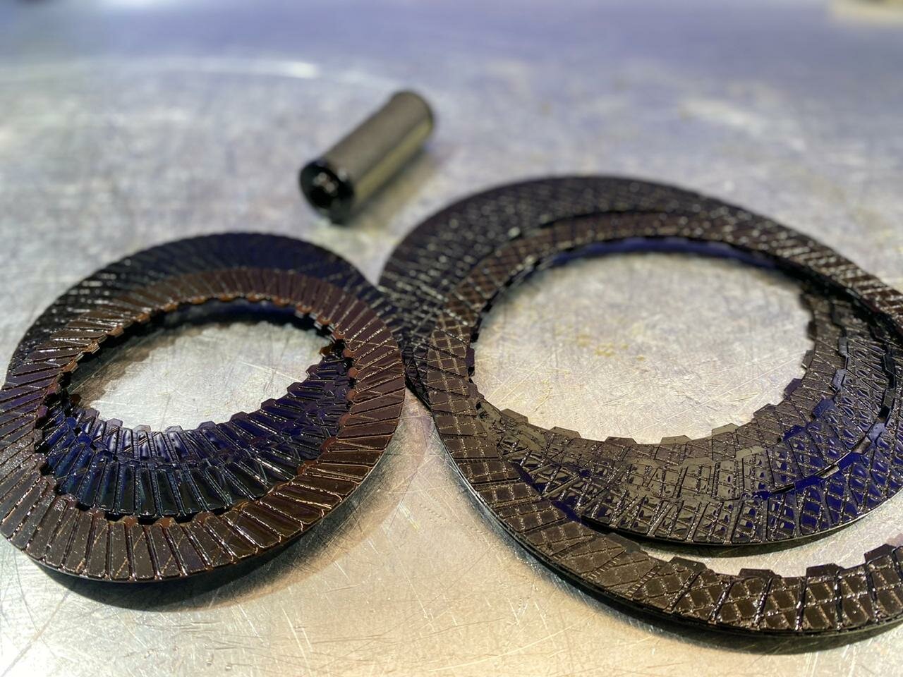 изношенные диски сцепления мотоцикла, диски сцепления для dq250, диски сцепления 152 fmh, диски сцепления 125сс комплект, диски сцепления дельта