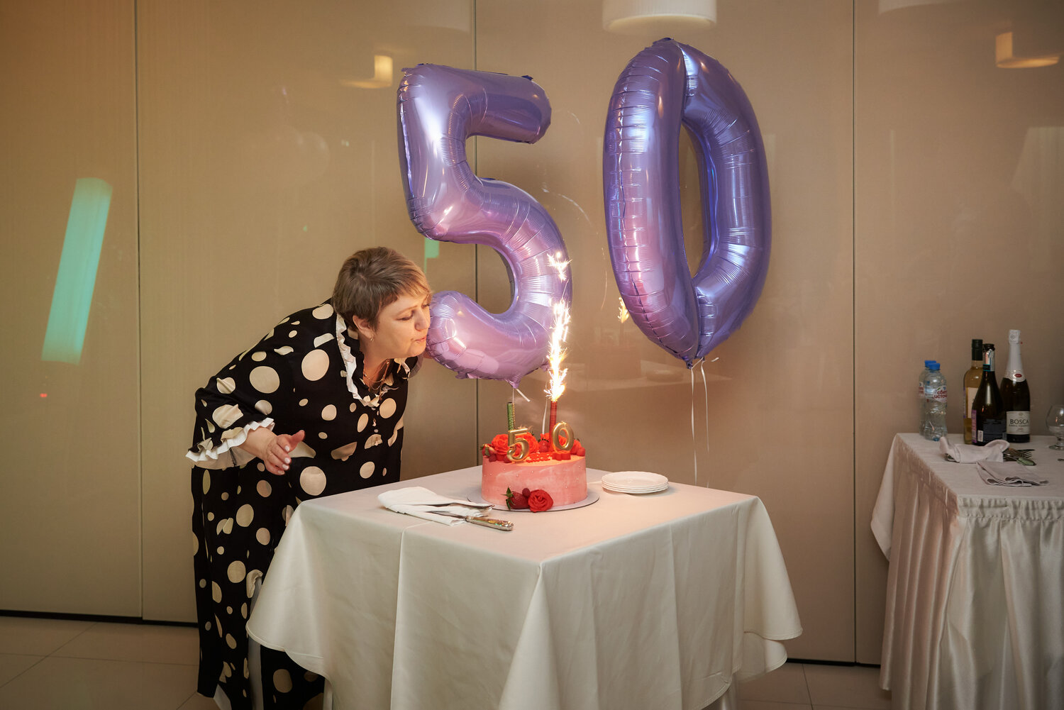 человек, юбилей, украшение шарами на 65 лет, цифры 21 на день рождения, день рождения