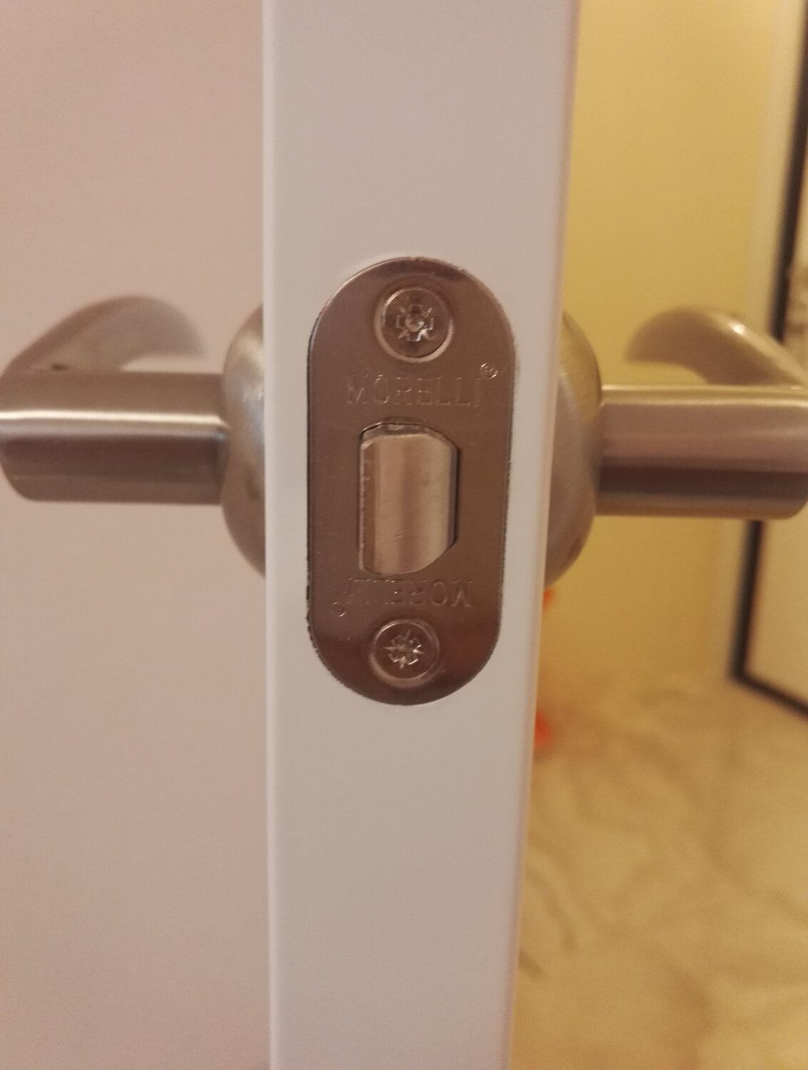 дверной замок, врезка замка, замок для двери, замки на входную дверь, виды замков для дверей