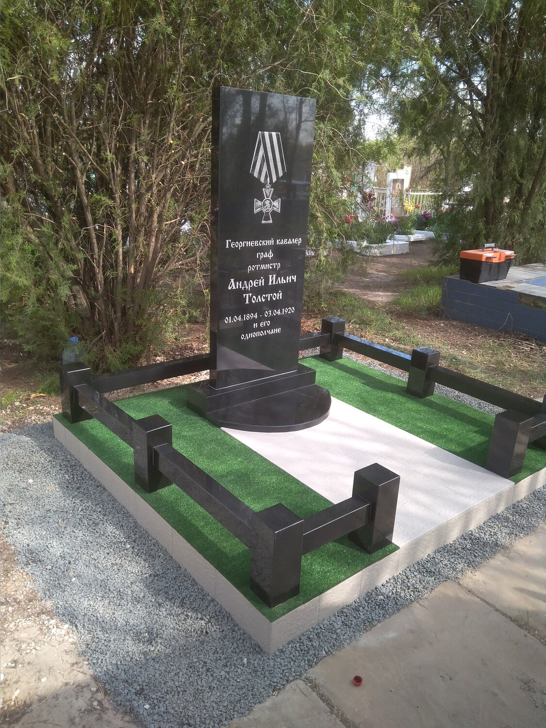 памятники на могилу, памятники и надгробия, памятники из гранита, надгробные памятники, памятники