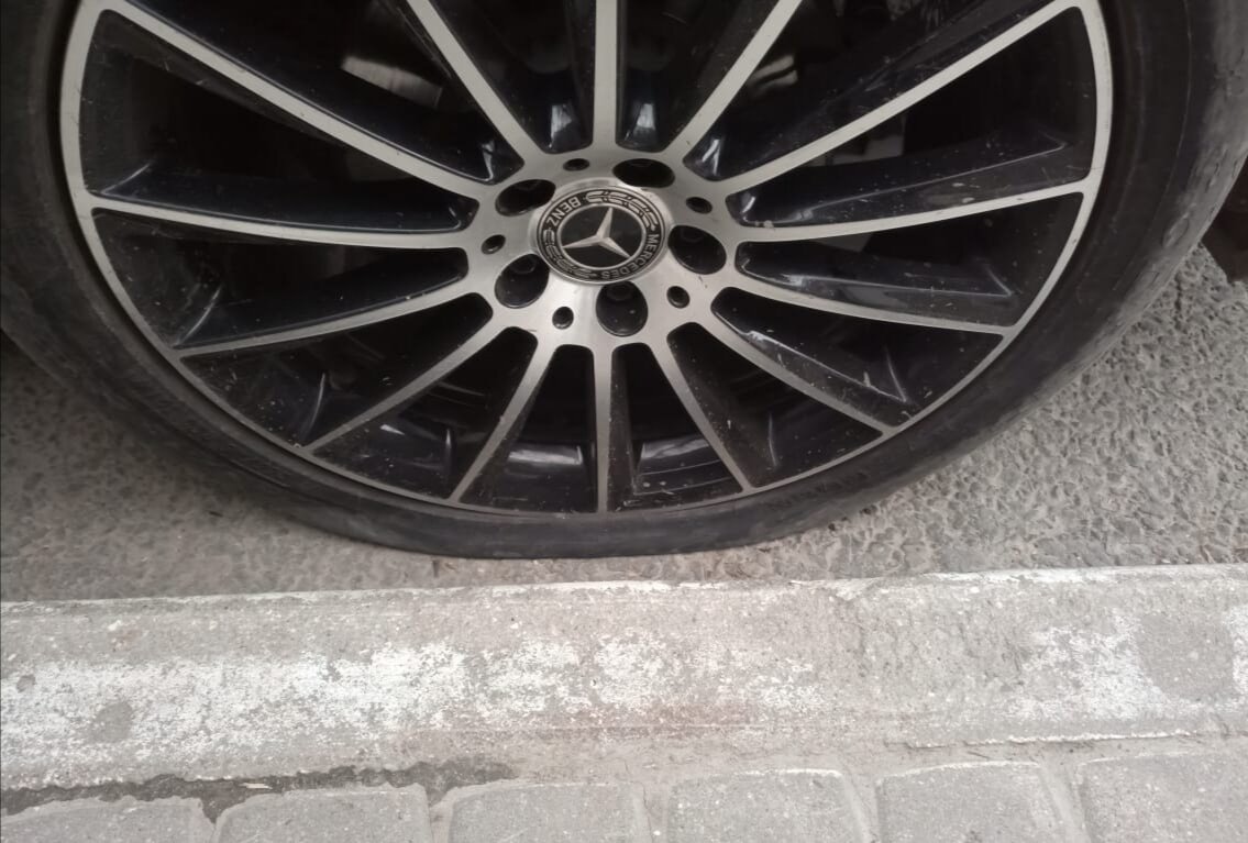 литые диски, автомобиль, диски мерседес w213 r20, оригинальные диски, диски на мерседес