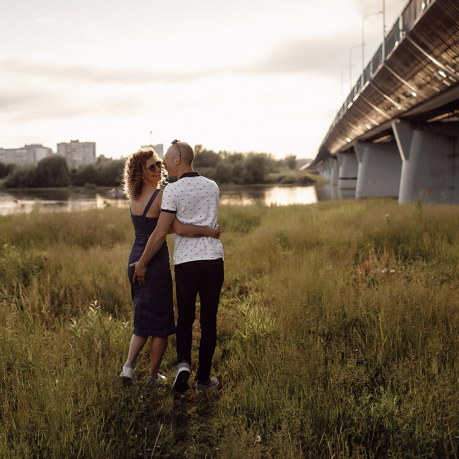 человек, фотосессия пары, пара фотосессия, пара, фотосессия в поле