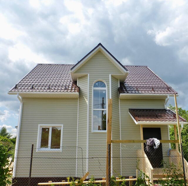 Монтаж фасада из винилового сайдинга