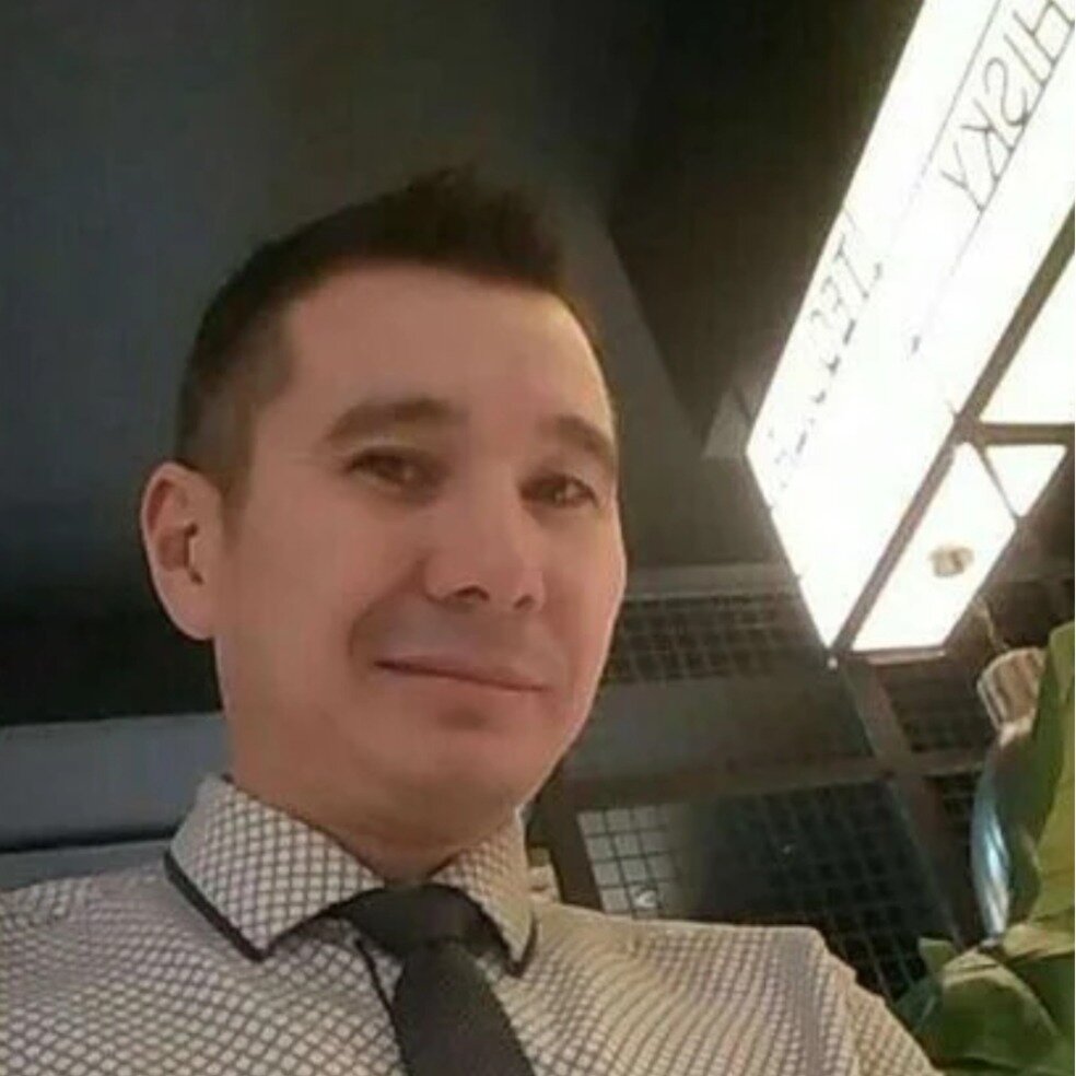 Олег Кустанов