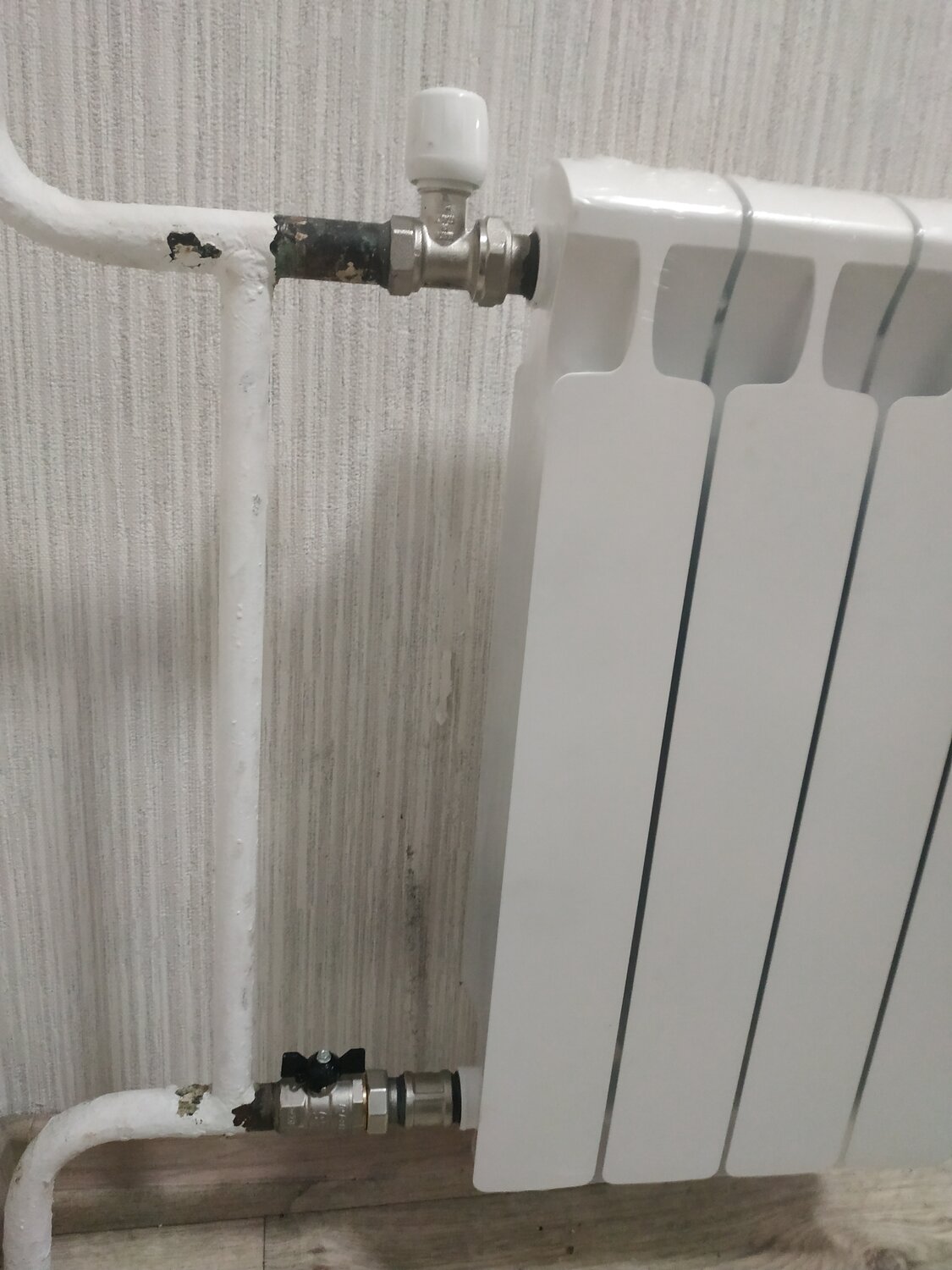 Монтаж экрана на радиатор отопления в Новосибирске - Сантехнические ...