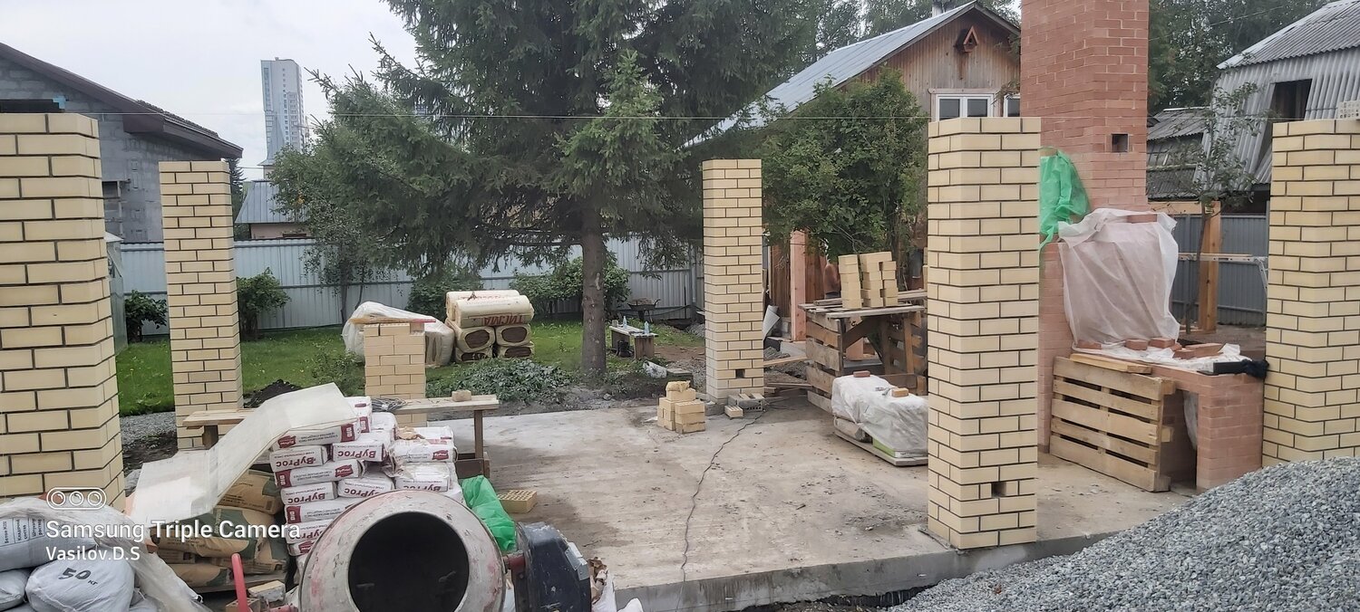 демонтаж кирпичных столбов забора, кирпичная кладка, обложить столбы ворот кирпичем, кирпич, кладка