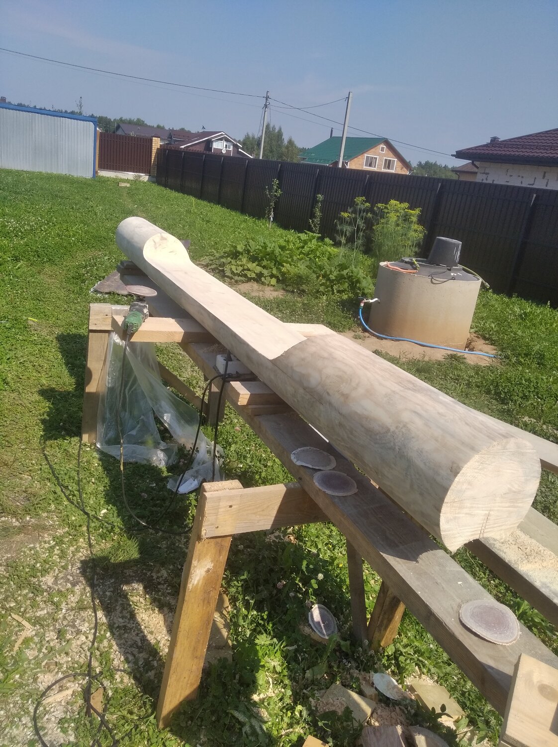 из бревна своими руками, приспособление для рубки бревна, приспособление для окорки бревен, приспособление для распила дров бензопилой, приспособление для распиловки дров