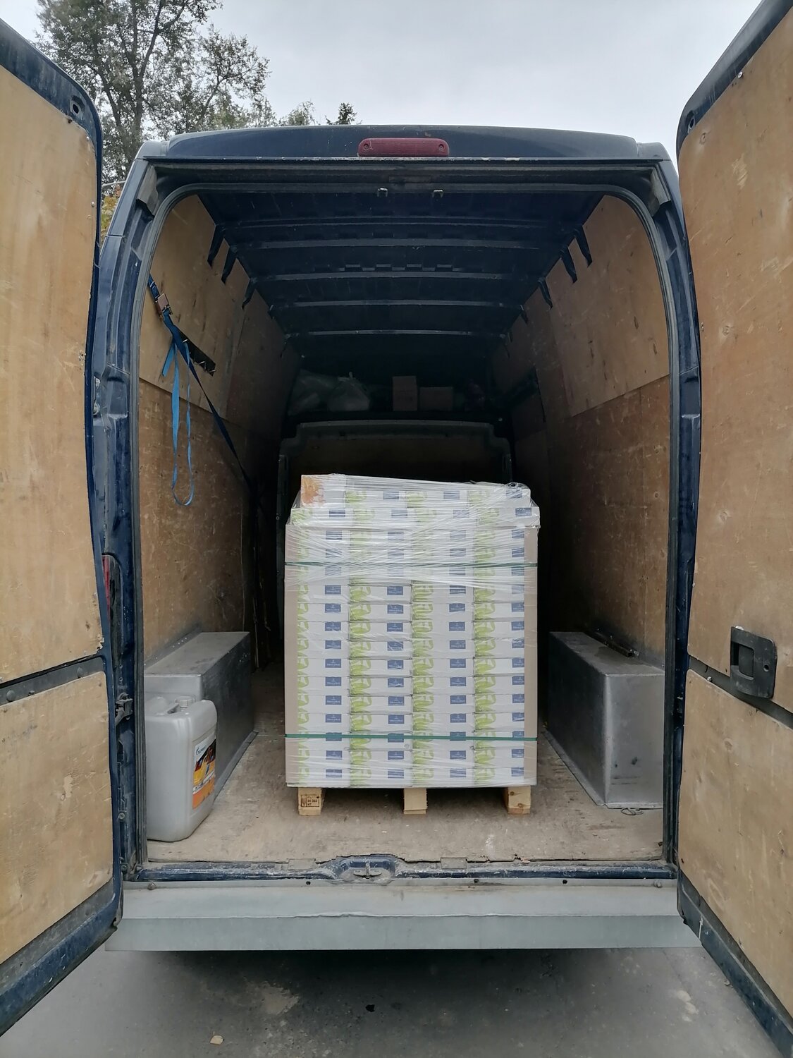 фургон, грузовая, volkswagen crafter изотермический фургон спальник внутри, спальное место в пежо боксер цельнометаллический фургон, самый маленький контейнер для перевозки груза по жд