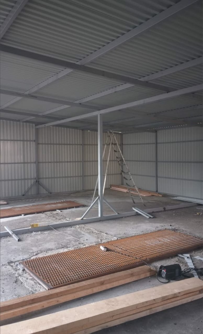 помещение, металлический каркас для гаража, ангар вместо крыши, быстровозводимые здания, быстровозводимые коровники на 50 голов