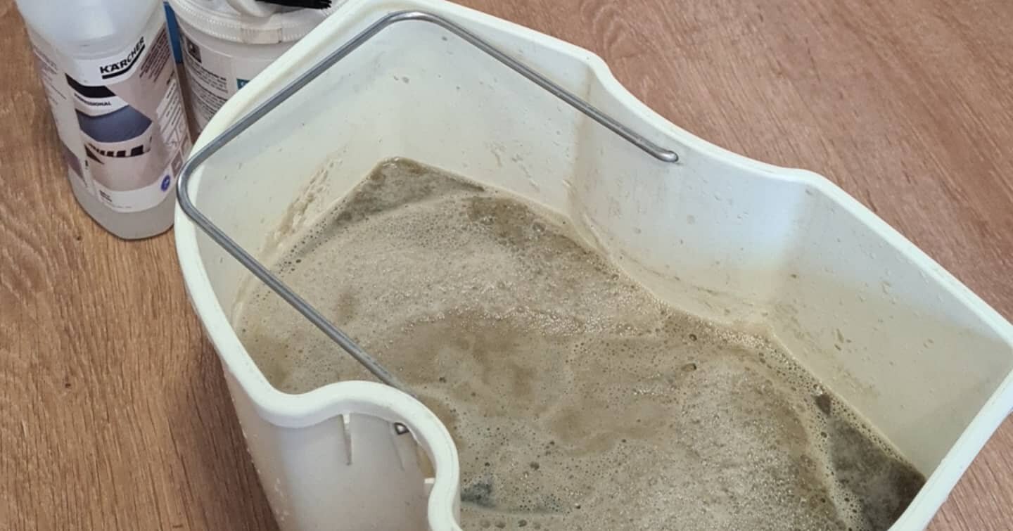 грязная вода после химчистки, дрожжи для хлеба в хлебопечке, туалет-лоток для кошек savic aseo 56х39х27.5 см, химчистка, чистка
