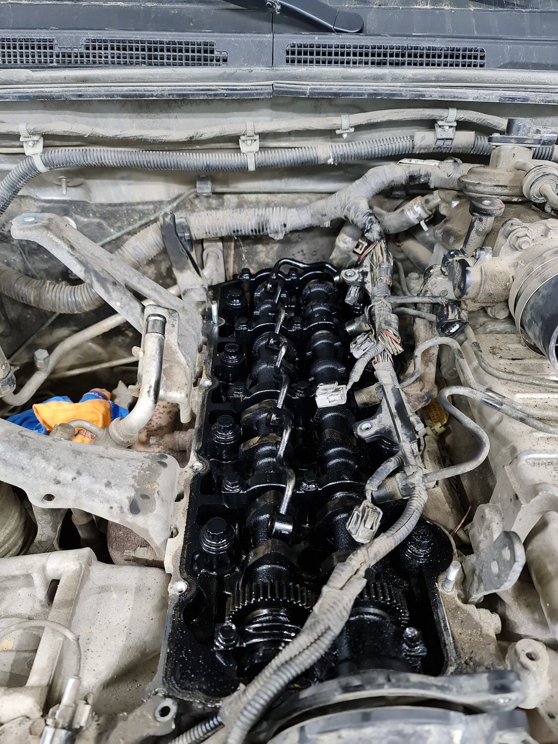 клапанная крышка тойота королла 120, toyota 1hd-fte, ландрузер прадо 120 дизель снятие форсунок, коленвал 1hd-fte, клапанная крышка