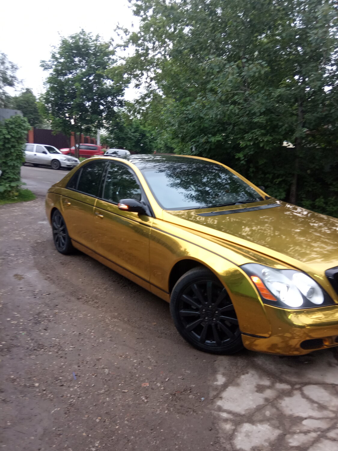 золотой мерседес бенц w222, мерседес s класс w221 в золотой пленке, золотой мерседес s500 w221 long, золотой мерседес s63, Maybach 57