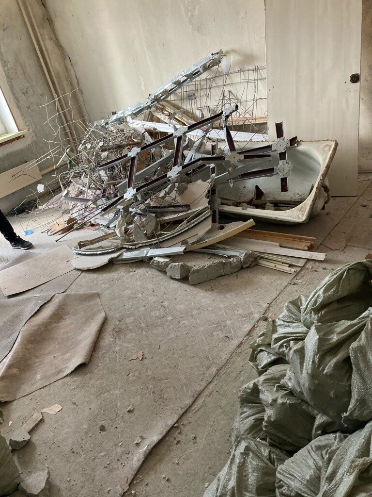здание, демонтаж помещений, обломки, техника, донбасс