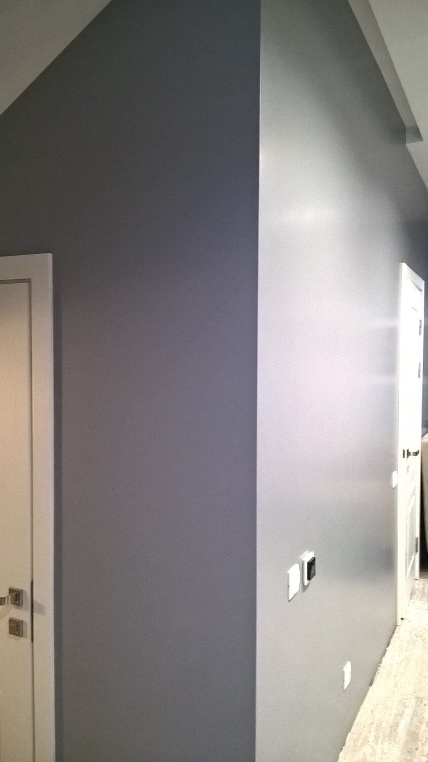 дверь, скрытая дверь в коридоре, скрытая дверь, дверь с зеркалом, коридор