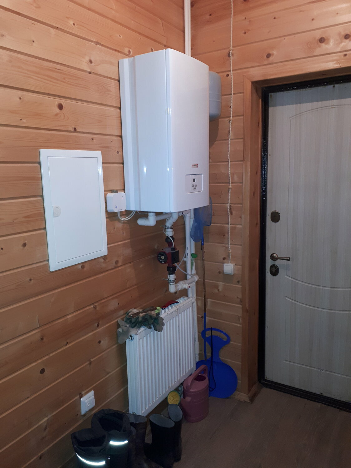 настенный газовый котел в деревянном доме, настенный газовый котел в доме, электрический котел в деревянном доме, котельная в деревянном доме, магистральный газ в загородном деревянном доме