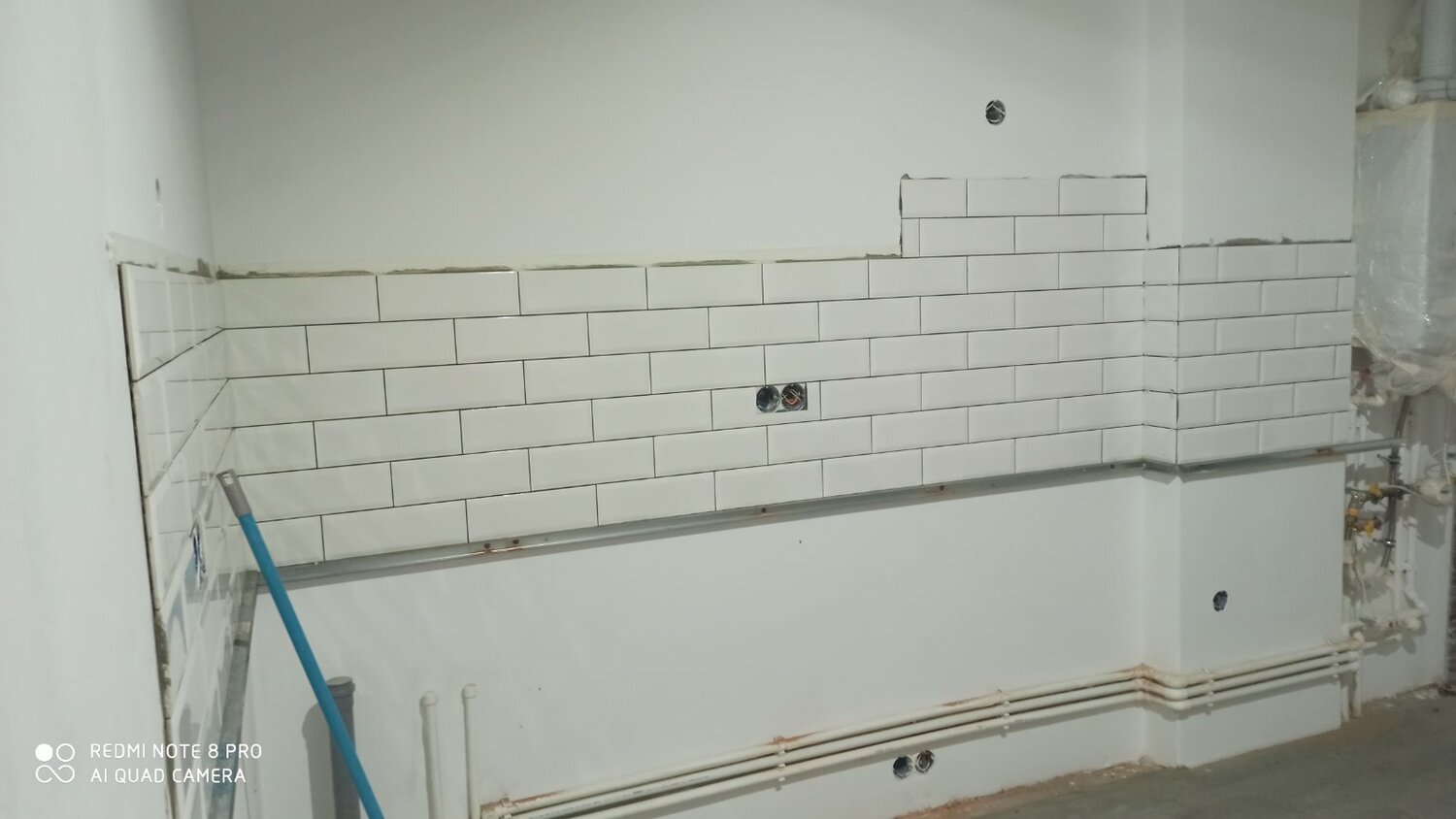 укладка плитки кабанчик на фартук кухни, укладка фартука из плитки на кухне, укладка плитки кабанчик на фартук, выложить фартук на кухне из плитки, плитка кабанчик кирпичная кладка