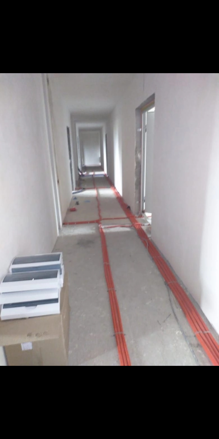 монтаж электропроводки в квартире, электромонтаж квартиры, электрика по полу, разводка электрики в квартире по полу, монтаж электропроводки