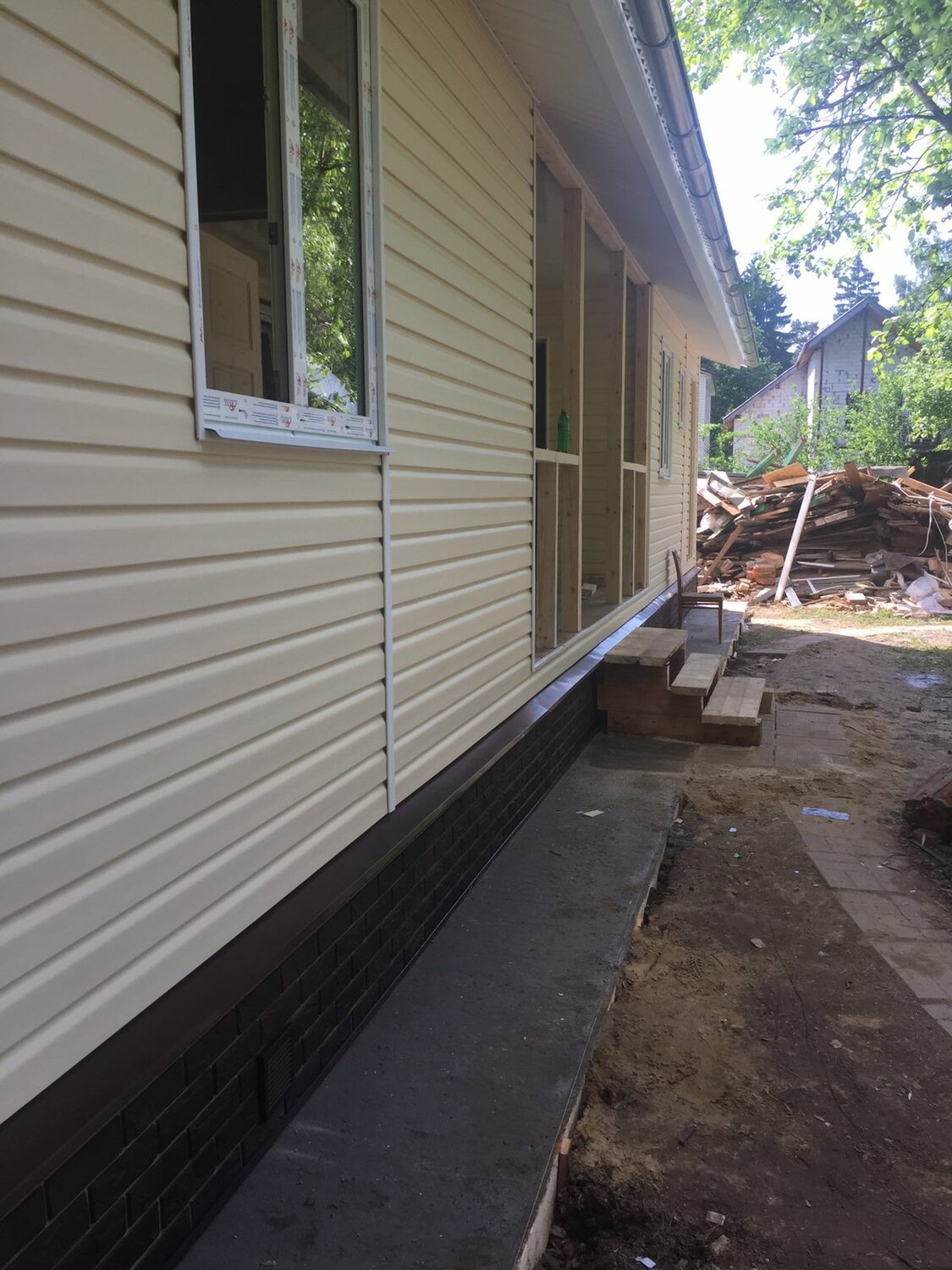 Монтаж фасада из винилового сайдинга