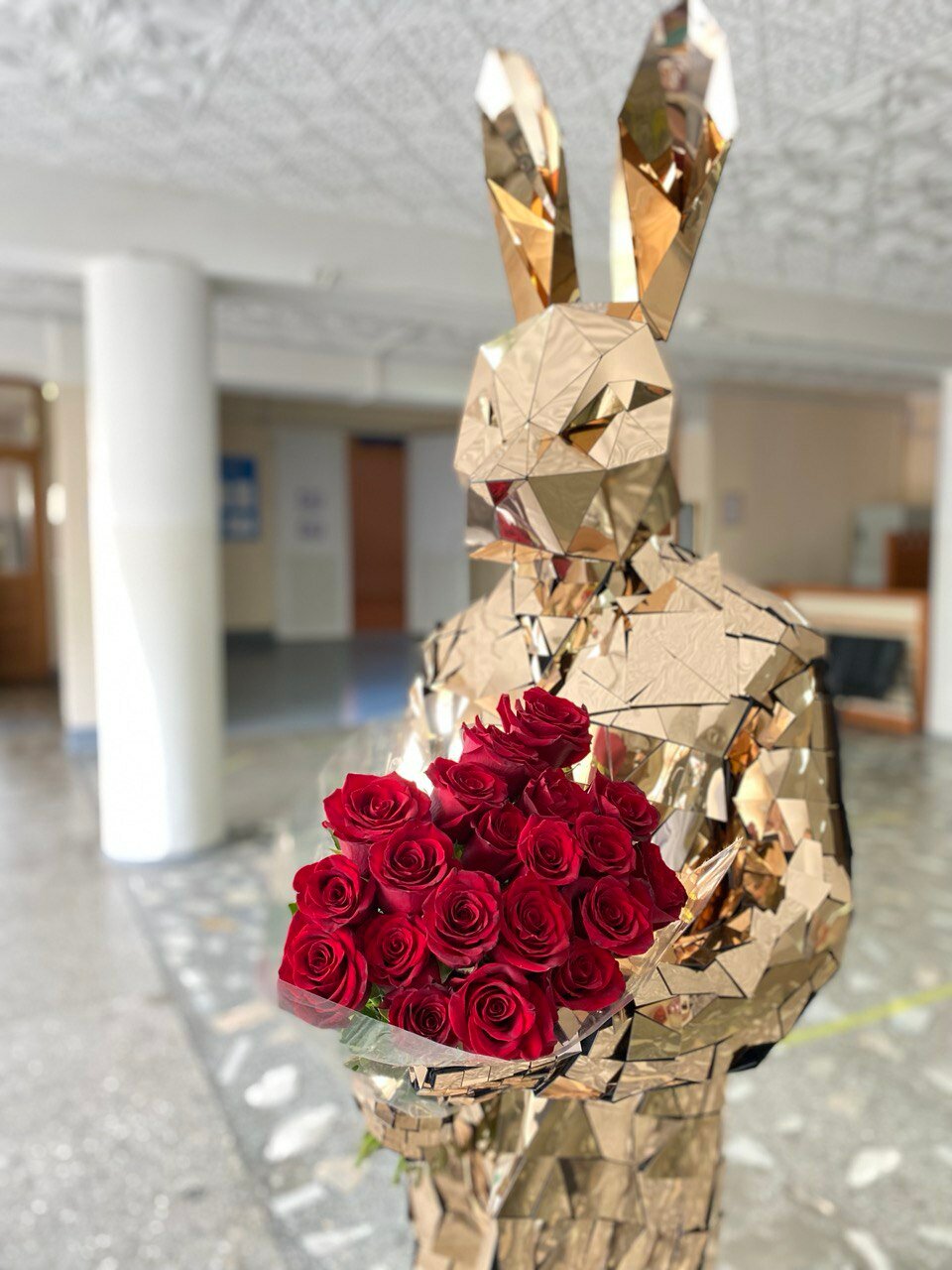 цветы, зеркальный заяц абакан, зеркальный медведь, зеркальные зайцы, полигональные фигуры