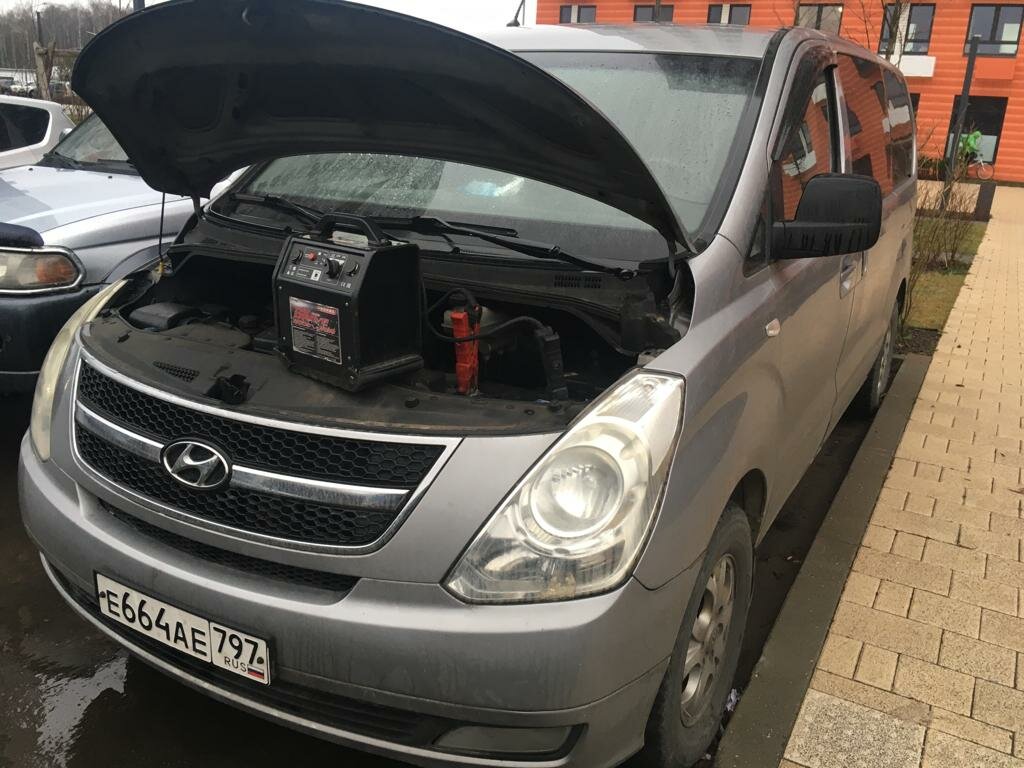 хендай гранд старекс, хендай гранд старекс битый, хендай гранд, hyundai h-1, Toyota Vitz I (P10)