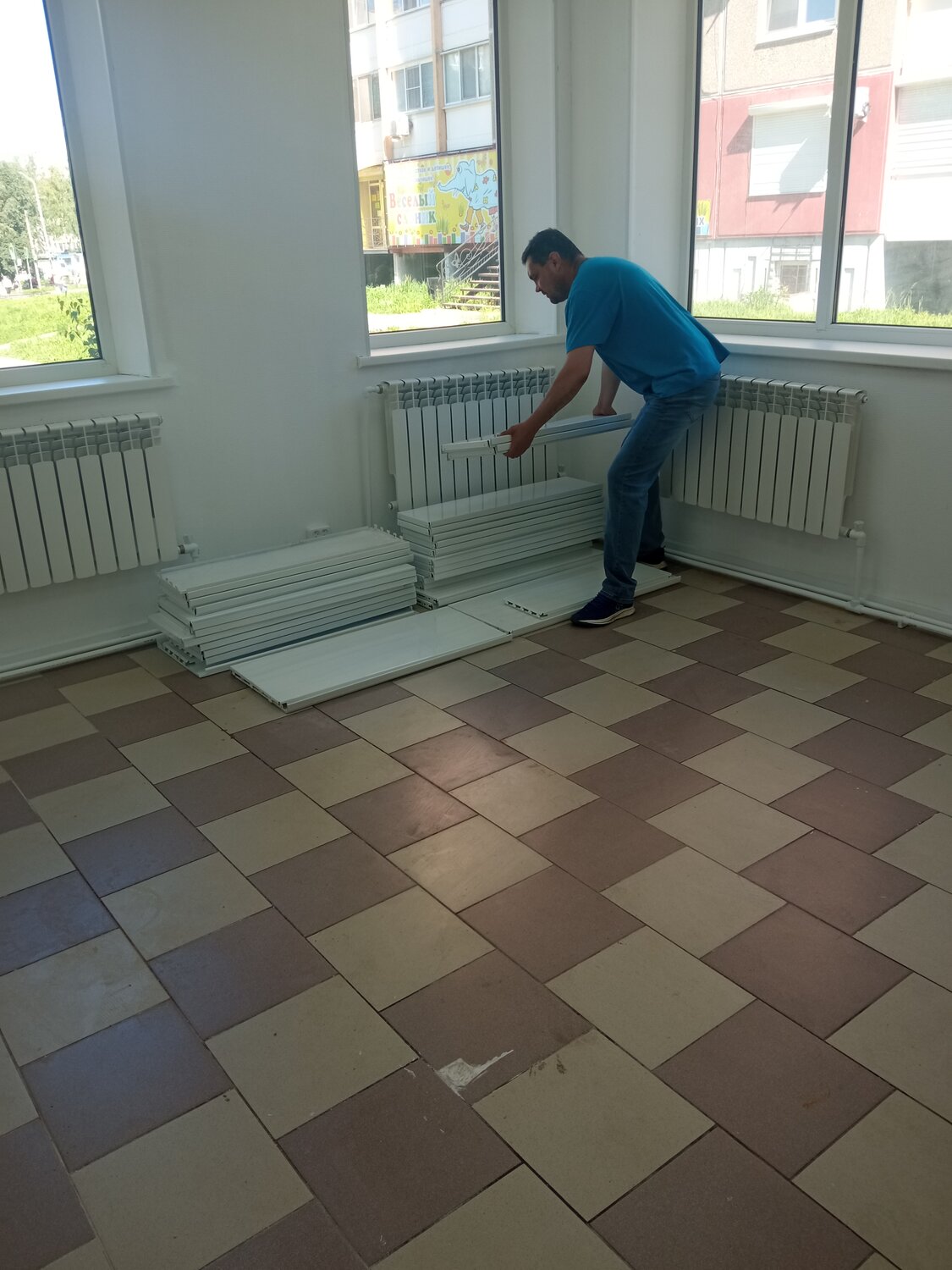 Разгрузка мебели в аптеку