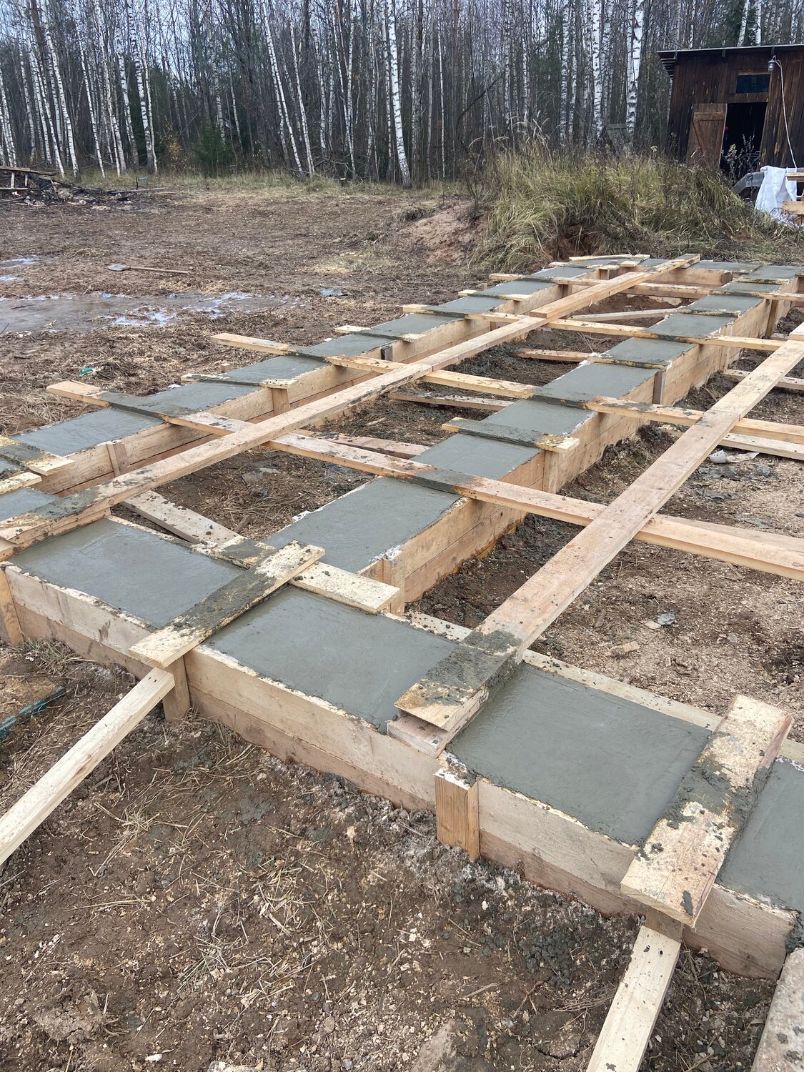 Залить ленточный фундамент