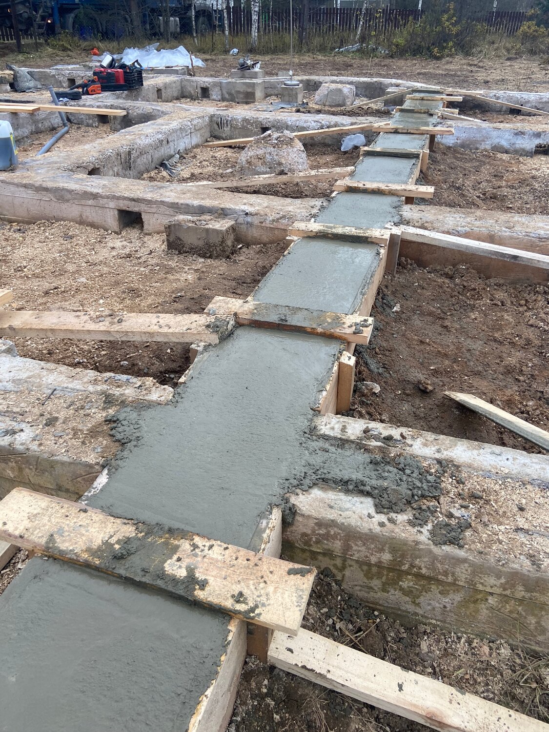 Залить ленточный фундамент