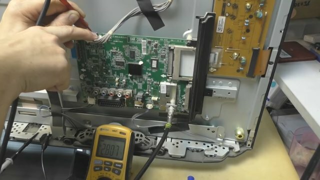 разобранный телевизор, техника, телевизор, ремонт материнской платы телевизора, ремонт жк телевизоров