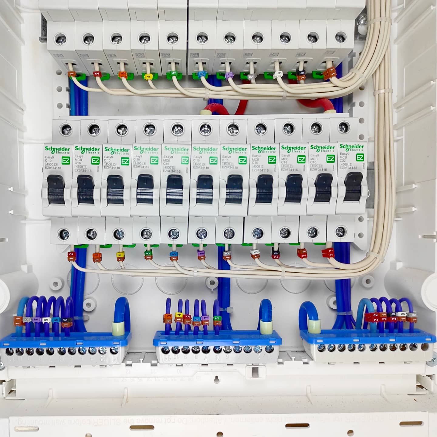 электрощит abb uk600, сборка электрощита 3 фазы для дома, распределительный щит, расключка щита электрического, электрощит abb uk713
