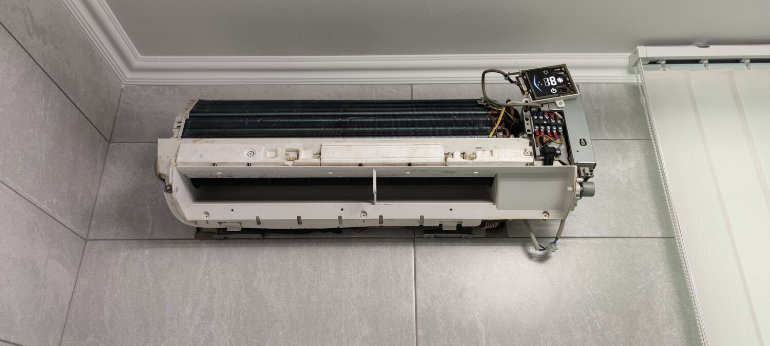 внутренний блок кондиционера, внутренний блок кондиционера сзади, разобрать внутренний блок сплит системы, внутренний блок сплит системы, внутренний блок сплит системы сзади