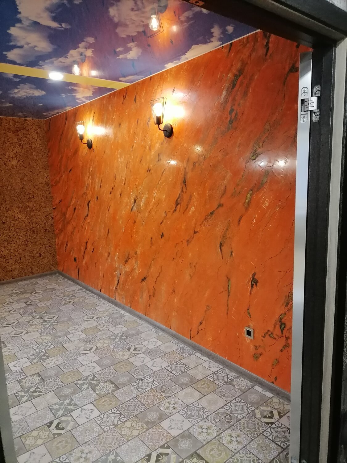 квартира, комната, помещение, осб в коридоре отделка панелями, стен
