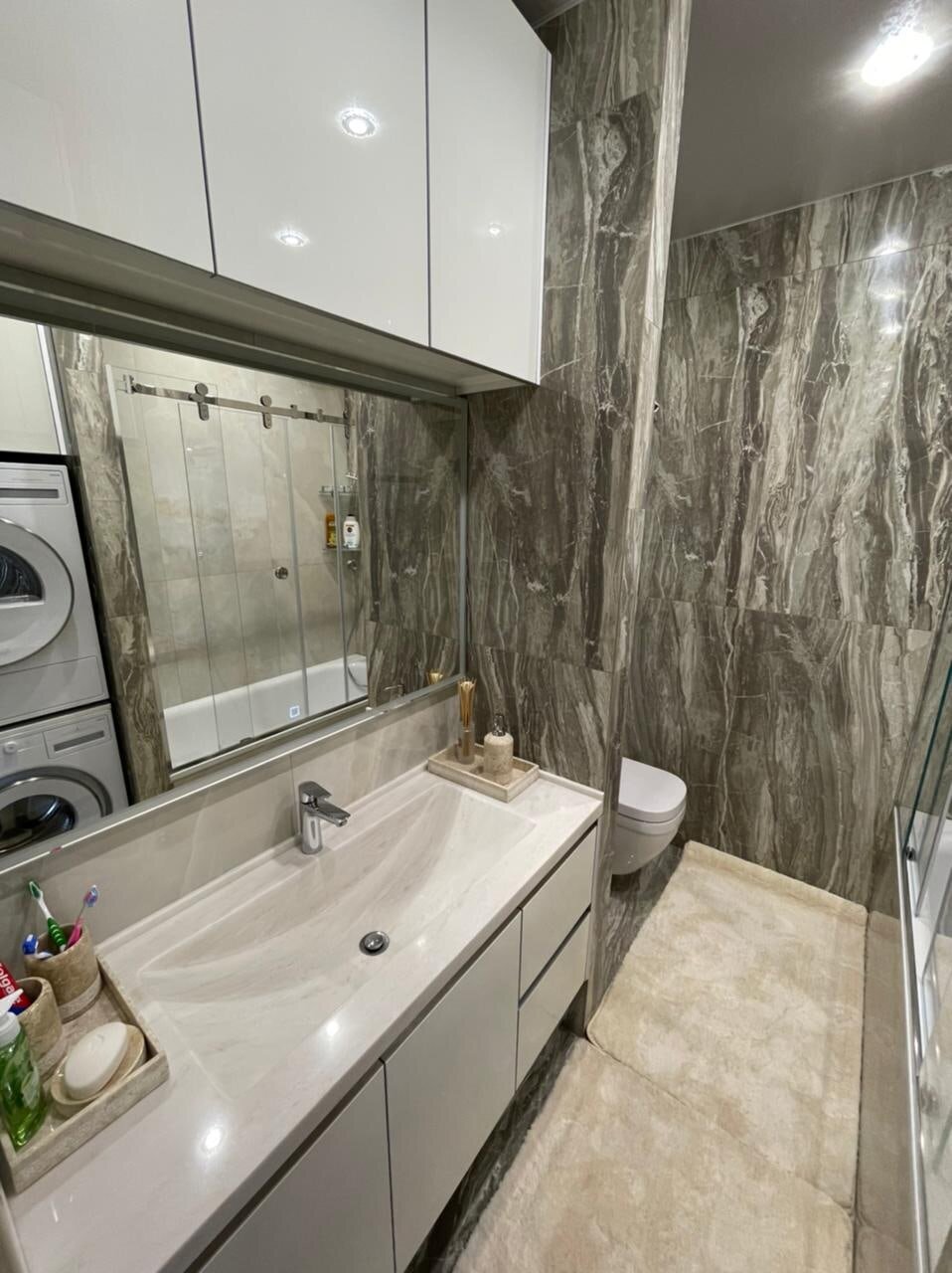 ванная комната, санузел ванна и душевая, мраморная ванная комната в хрущевке